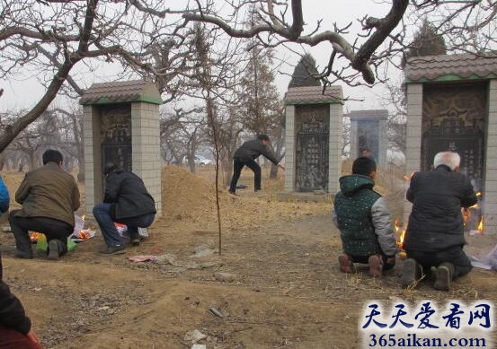 梦见上坟烧纸.jpg