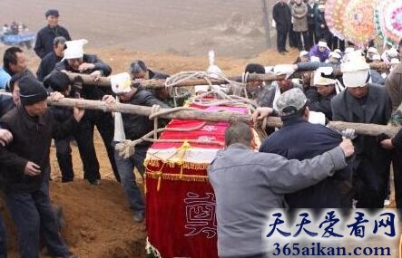 梦见葬礼和棺材.jpg