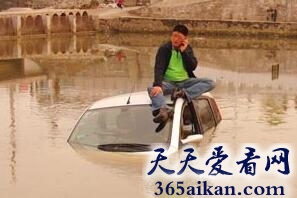 梦见开车掉水里