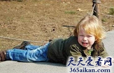 梦见摔倒预示着什么?梦见摔倒是什么征兆?