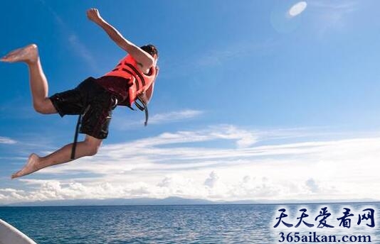 梦见跳水预示着什么?梦见跳水有什么含义?