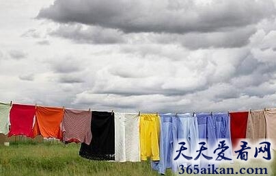 梦见晒衣服下雨好不好?梦见晒衣服下雨有什么含义?
