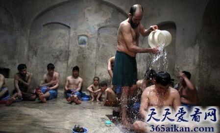 梦见洗澡脱衣服意味着什么?梦见洗澡脱衣服有什么含义?