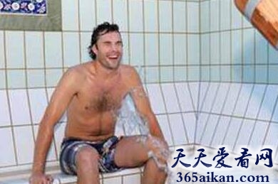 梦见洗澡掉头发预示着什么?梦见洗澡掉头发是什么征兆?
