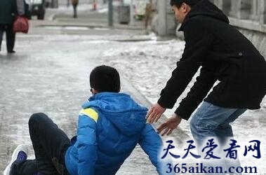 梦见走路摔倒好不好?梦见走路摔倒暗示着什么?