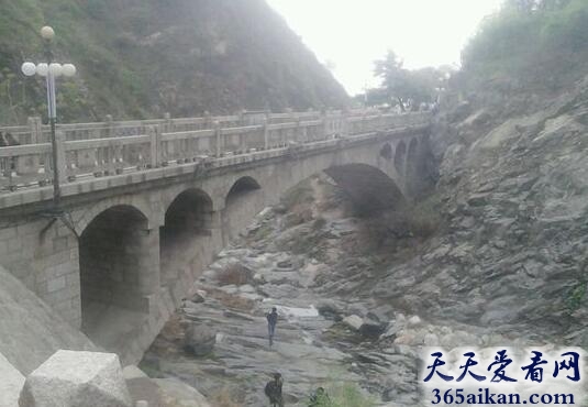 梦见修路搭桥是怎么回事?梦见修路搭桥代表着什么?