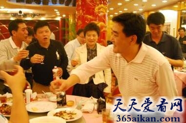 梦见宴请客人是什么意思?梦见宴请客人有什么含义?