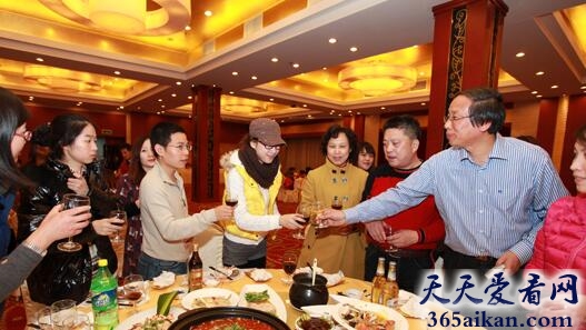 梦见宴请意味着什么?梦见宴请有什么含义?