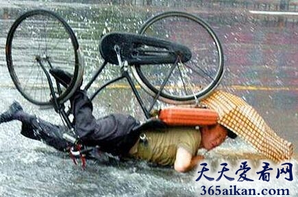梦见骑自行车摔倒意味着什么?梦见骑自行车摔倒是什么含义?