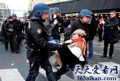 梦见打群架见血意味着什么?梦见打群架见血是什么征兆?