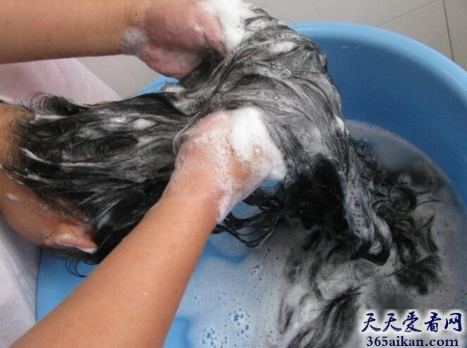 梦见自己洗头发暗示着什么?梦见自己洗头发是什么征兆?
