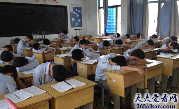 梦见上课睡觉预示着什么?梦见上课睡觉是什么征兆?