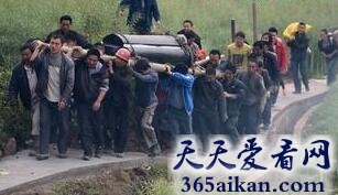 梦见别人抬棺材是什么意思?梦见别人抬棺材暗示着什么?