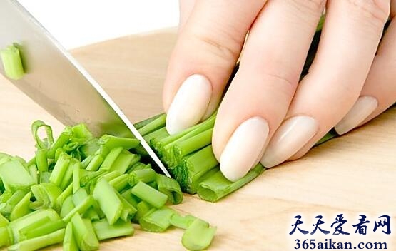 梦见拿刀切菜意味着什么?梦见拿刀切菜有什么含义?