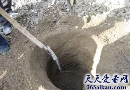 梦见挖坑意味着什么?梦见挖坑坟墓是什么征兆?