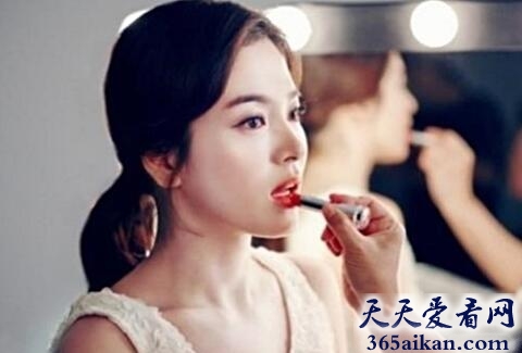 梦见涂口红是什么意思?梦见涂口红有什么含义?