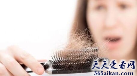梦见自己梳头掉头发暗示着什么?梦见自己梳头掉头发是什么征兆?