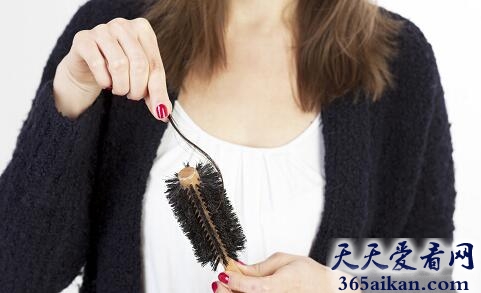 梦见自己梳头掉了很多头发意味着什么?梦见自己梳头掉了很多头发好不好?