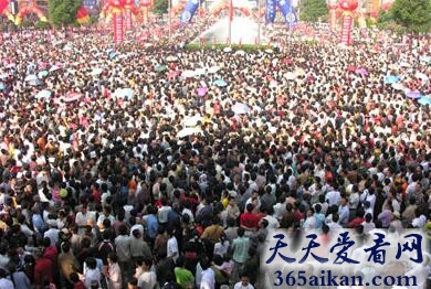 梦见人潮涌动是什么意思?梦见人潮涌动意味着什么?