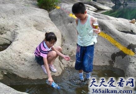梦见在水里玩是什么意思?梦见在水里玩预示着什么?