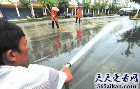 梦见用水冲洗路面预示着什么?梦见用水冲洗路面好不好?