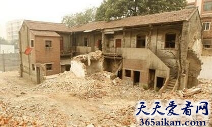 梦见家里房子倒了是什么意思？梦见家里房子倒了预示什么？