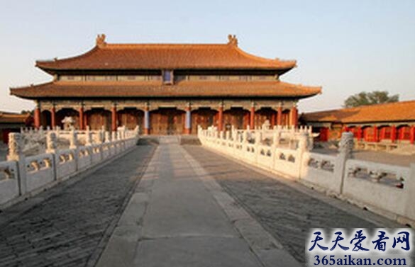 梦见皇宫是什么意思？梦见皇宫好不好？