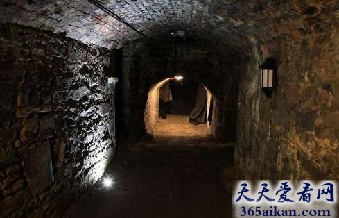 梦见地牢有什么含义？梦见地牢预示什么？