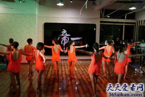 梦见同事跳舞预示着什么？