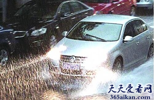 梦见下雨开车.jpg