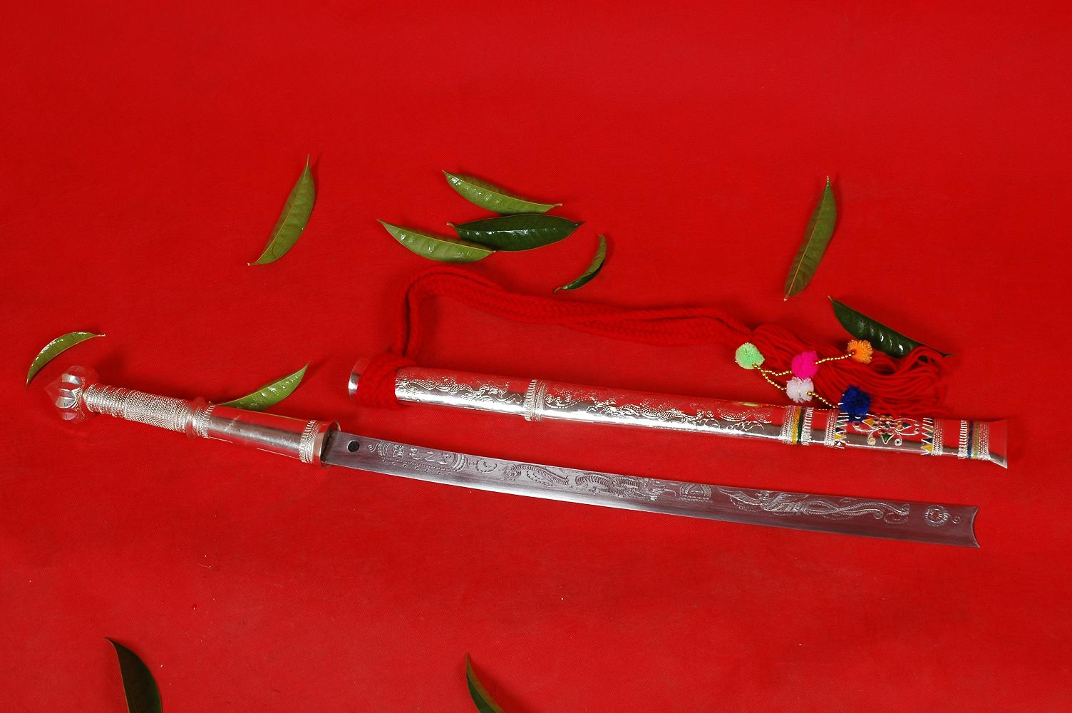 阿昌族的民族工艺品：户撒刀