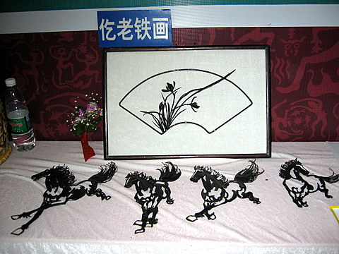 传达文化的仡佬族工艺品