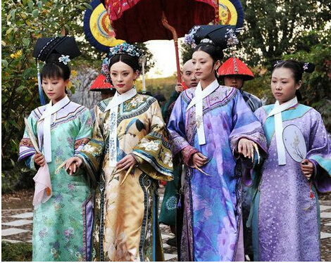 满族服饰：民族色彩浓郁的满族服饰文化