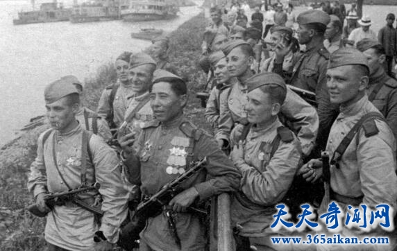 日本帝国主义的覆灭，苏联红军出击攻打日本关东军