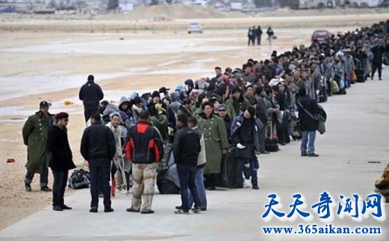 中国利比亚撤侨1.jpg