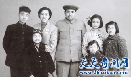 许世友将军3任老婆分别是谁，许世友将军的子女介绍！