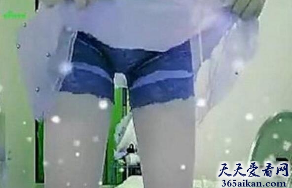 全面解析苏仨门事件，苏仨YY直播掀裙子！