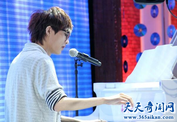 许嵩天天向上1.jpg