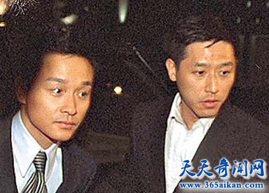 一代巨星张国荣葬礼，唐鹤德哭成泪人！