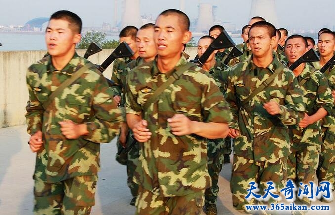 当兵剃短发.jpg