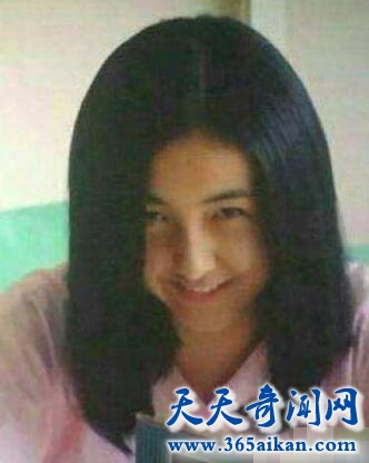 张子枫诡异的笑.jpg