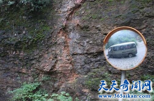 瓦屋山迷魂凼死亡纬度线上旅游禁区1.jpg