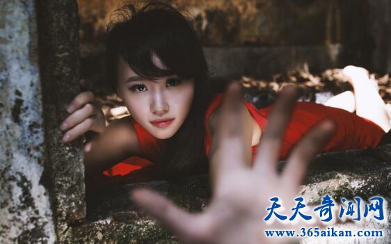 美轮美奂的红衣女鬼图片！