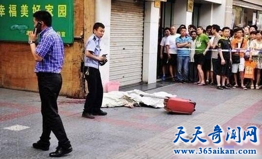 女子竟被拾荒男当街砍死2.jpg