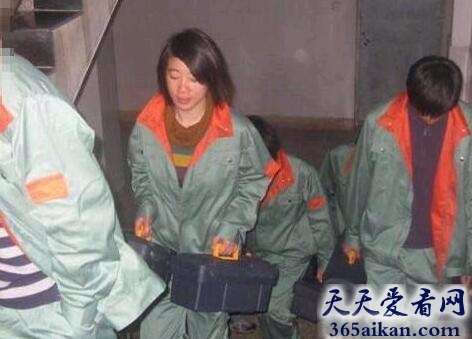 慈溪职高摸奶门1.jpg