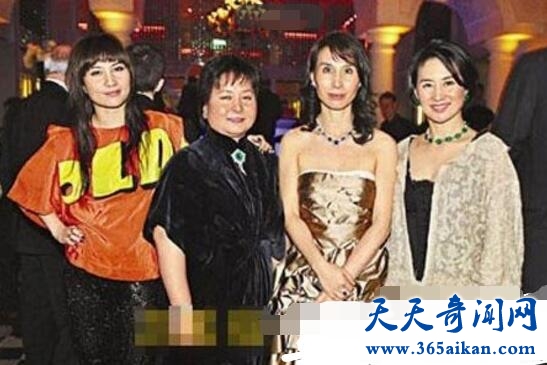 人大代表4个老婆照片2.jpg