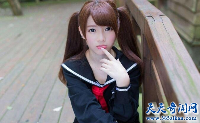 日本老师强迫女学生玩色情游戏