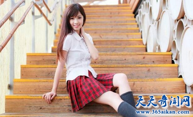 日本老师强迫女学生玩色情游戏
