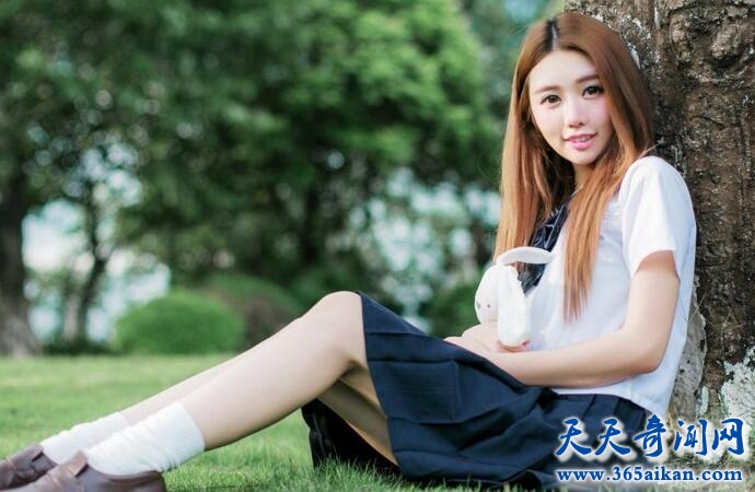 日本老师强迫女学生玩色情游戏
