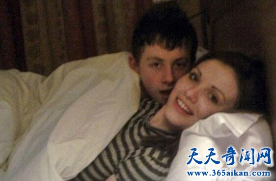 儿子和次子合伙轮奸妈妈.jpg